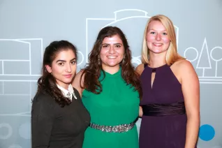 absolventenfeier_2017_alumni_fotowand_20171021_foto_s._sondermann_35.jpg