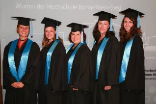 absolventenfeier_2017_alumni_fotowand_20171021_foto_s._sondermann_40.jpg