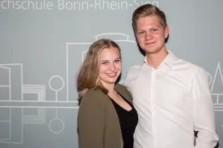 absolventenfeier_2017_alumni_fotowand_20171021_foto_s._sondermann_60.jpg
