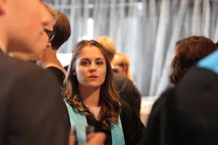 absolventenfeier_2017_ankunft_sektempfang_20171021_foto_j._kuestenmacher_143.jpg