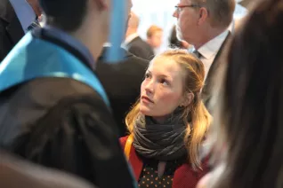 absolventenfeier_2017_ankunft_sektempfang_20171021_foto_j._kuestenmacher_148.jpg