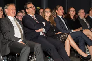 absolventenfeier_2017_festakt_20171021_foto_sarah_sondermann_046.jpg (DE)