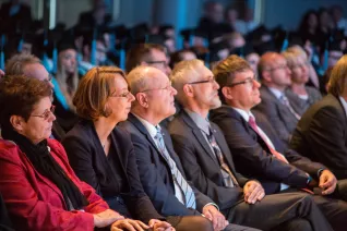 absolventenfeier_2017_festakt_20171021_foto_sarah_sondermann_064.jpg