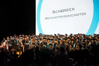absolventenfeier_2017_festakt_20171021_foto_sarah_sondermann_145.jpg