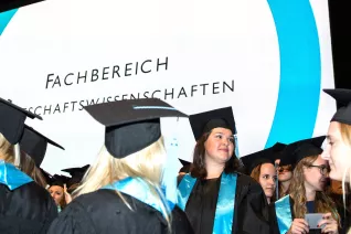 absolventenfeier_2017_festakt_20171021_foto_sarah_sondermann_148.jpg