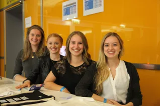 absolventenfeier_2017_party_20171021_foto_j._kuestenmacher_0102.jpg (DE)