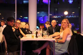 absolventenfeier_2017_party_20171021_foto_j._kuestenmacher_0124.jpg (DE)