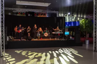 absolventenfeier_2017_party_20171021_foto_s._sondermann_01.jpg (DE)