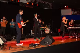 absolventenfeier_2017_party_20171021_foto_s._sondermann_07.jpg (DE)