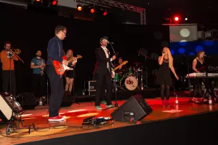 absolventenfeier_2017_party_20171021_foto_s._sondermann_08.jpg (DE)