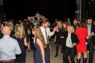 absolventenfeier_2017_party_20171021_foto_s._sondermann_22.jpg (DE)