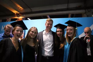 absolventenfeier_ausklang_20191026_foto_juri_kuestenmacher_068.jpg (DE)