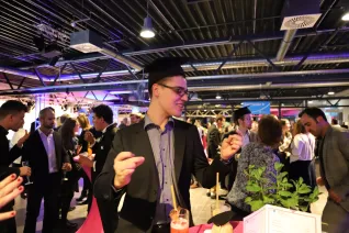 absolventenfeier_ausklang_20191026_foto_juri_kuestenmacher_142.jpg (DE)
