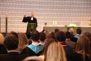absolventenfeier_gottesdienst_20191026_foto_eva_tritschler_img_6038.jpg (DE)