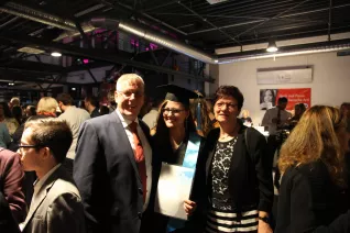 absolventenfeier_h-brs_telekom_dome_20181027_foto_juri_kuestenmacher_14.jpg (DE)