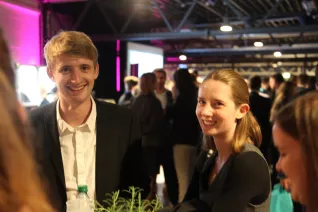 absolventenfeier_h-brs_telekom_dome_20181027_foto_juri_kuestenmacher_23.jpg (DE)