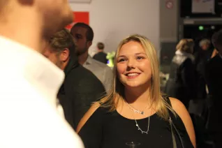 absolventenfeier_h-brs_telekom_dome_20181027_foto_juri_kuestenmacher_25.jpg (DE)