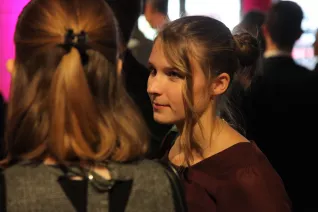 absolventenfeier_h-brs_telekom_dome_20181027_foto_juri_kuestenmacher_29.jpg (DE)