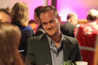 absolventenfeier_h-brs_telekom_dome_20181027_foto_juri_kuestenmacher_33.jpg (DE)