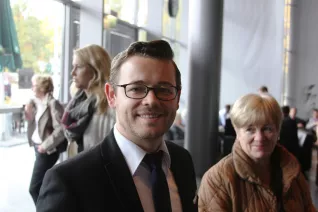 absolventenfeier_telekom-forum_20151024_foto_j._kuestenmacher_058.jpg (DE)