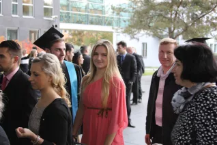 absolventenfeier_telekom-forum_20151024_foto_j._kuestenmacher_073.jpg (DE)