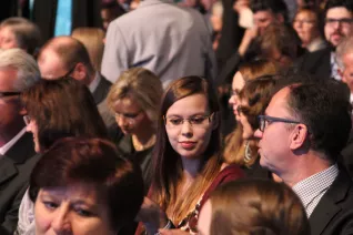 absolventenfeier_telekom-forum_20151024_foto_j._kuestenmacher_088.jpg (DE)