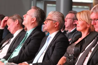 absolventenfeier_telekom-forum_20151024_foto_j._kuestenmacher_098.jpg (DE)