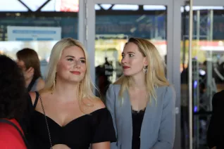 absolventenfeier_vor_festakt_20191026_foto_juri_kuestenmacher_109.jpg (DE)