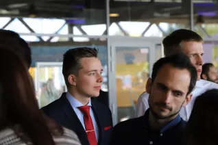 absolventenfeier_vor_festakt_20191026_foto_juri_kuestenmacher_131.jpg (DE)