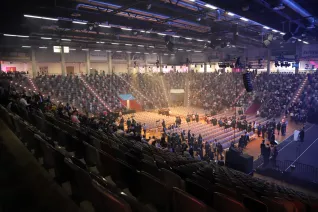 absolventenfeier_vor_festakt_20191026_foto_juri_kuestenmacher_200.jpg (DE)