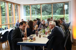alumni-brunch_20_jahre_20150620_12_foto_eva_tritschler.jpg