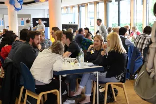 alumni-brunch_20_jahre_20150620_9_foto_eva_tritschler.jpg