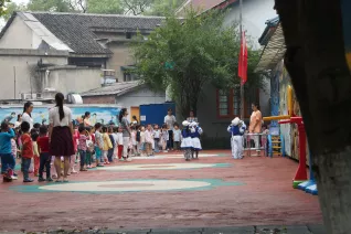 besuch_hunan_flaggenappell_kita_hunan_university_1_20150914_foto_m._flacke.jpg (DE)