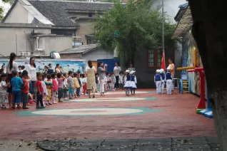 besuch_hunan_flaggenappell_kita_hunan_university_2_20150914_foto_m._flacke.jpg (DE)