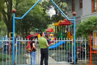 besuch_hunan_flaggenappell_kita_hunan_university_3_20150914_foto_m._flacke.jpg (DE)