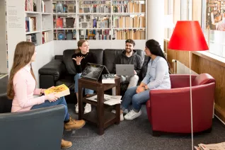 bibliothek_sta_20220331_foto_eric_lichtenscheidt_33_fs22.jpg (DE)
