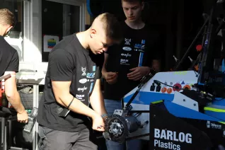 brs_motorsport_dreh_in_der_werkstatt_20210923_foto_juri_kuestenmacher_04.jpg (DE)