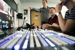 cut-raeume_galerie-4_emt_2020_foto-a-jordanidis (DE)