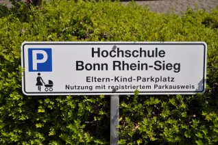 eltern-kind-parkplatz.jpg (DE)