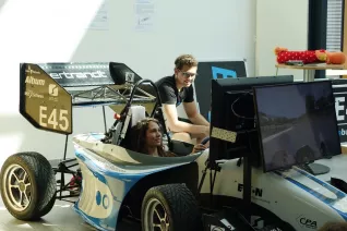 get_together_sommerferien_maedchen_technik_201808_foto_p._zacharias_101.jpg (DE)