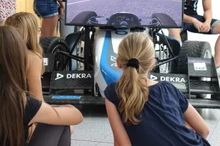 get_together_sommerferien_maedchen_technik_201808_foto_p._zacharias_211.jpg (DE)