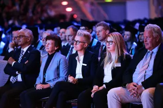 h-brs-absolventenfeier_2018cnathan-dreessen.de-158.jpg (DE)