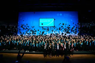 h-brs-absolventenfeier_2018cnathan-dreessen.de-255_0.jpg (DE)