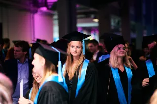 h-brs-absolventenfeier_2018cnathan-dreessen.de-285.jpg (DE)