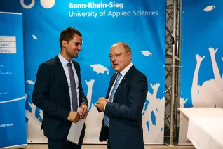 h-brs-absolventenfeier_2018cnathan-dreessen.de-299.jpg (DE)