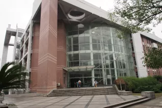 hunan_besuch_gebaeude_hoersaalzentrum_20150914_foto_m._flacke.jpg (DE)