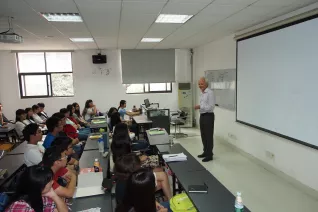 hunan_besuch_juergen_bode_lecture_22_studenten_hunan_university_11_20150914_foto_m._flacke.jpg (DE)