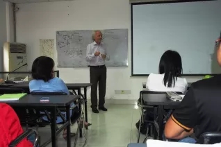 hunan_besuch_juergen_bode_lecture_22_studenten_hunan_university_15_20150914_foto_m._flacke.jpg (DE)