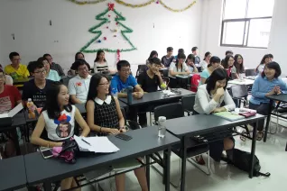 hunan_besuch_juergen_bode_lecture_22_studenten_hunan_university_3_20150914_foto_m._flacke.jpg (DE)