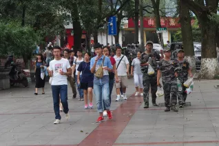 hunan_besuch_mittagspause_20150914_foto_m._flacke.jpg (DE)